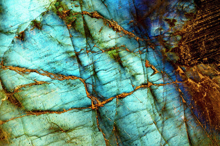 colorful-blue-labradorite-spectrolite-stone2y